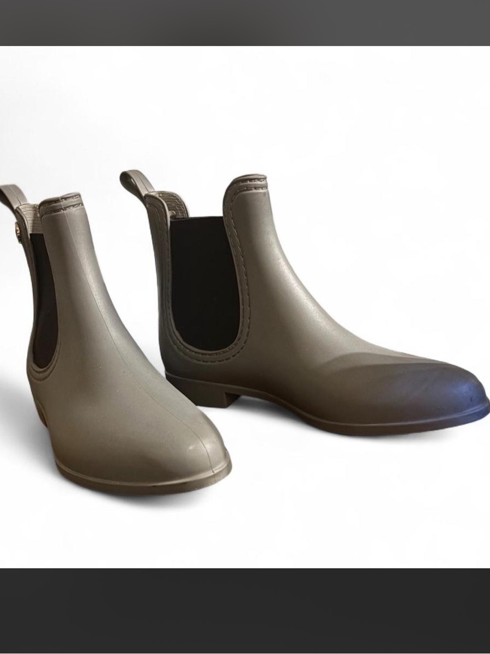 Silky Toes Women's Gray Chelsea Rain Boots
- Waterproof, Slip-On, Size 9 1/2